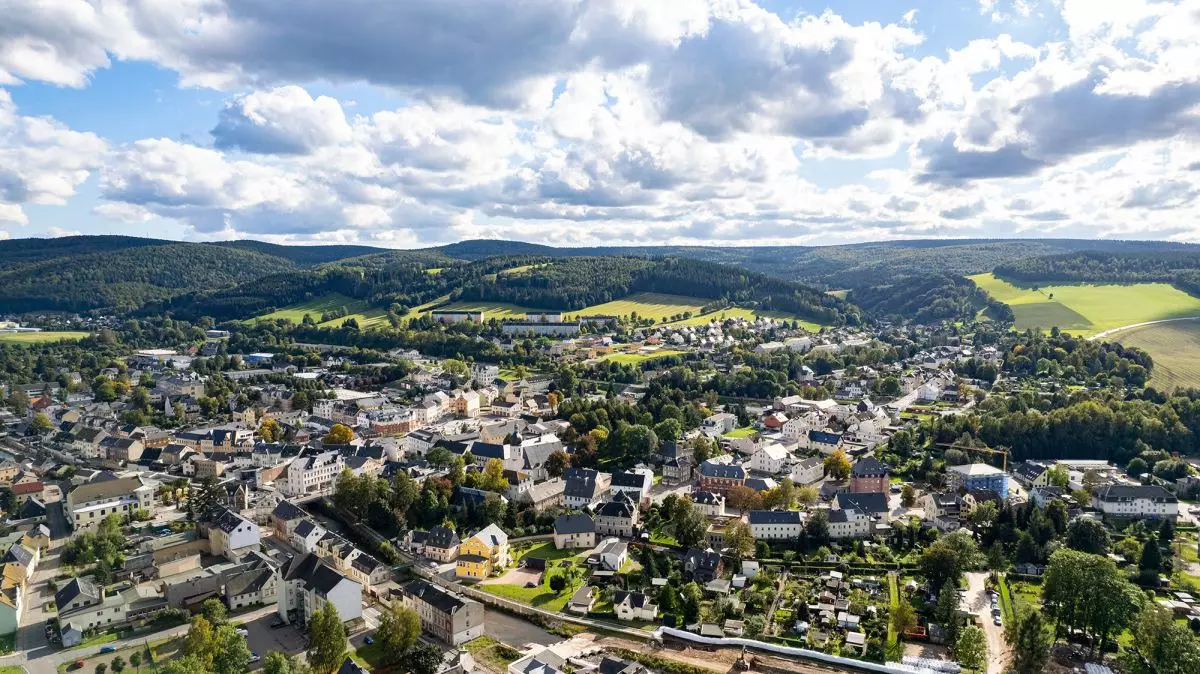 Luftbild mit DJI Air2s Drohne über Olbernhau im Erzgebirge direkt über der Ferienwohnung